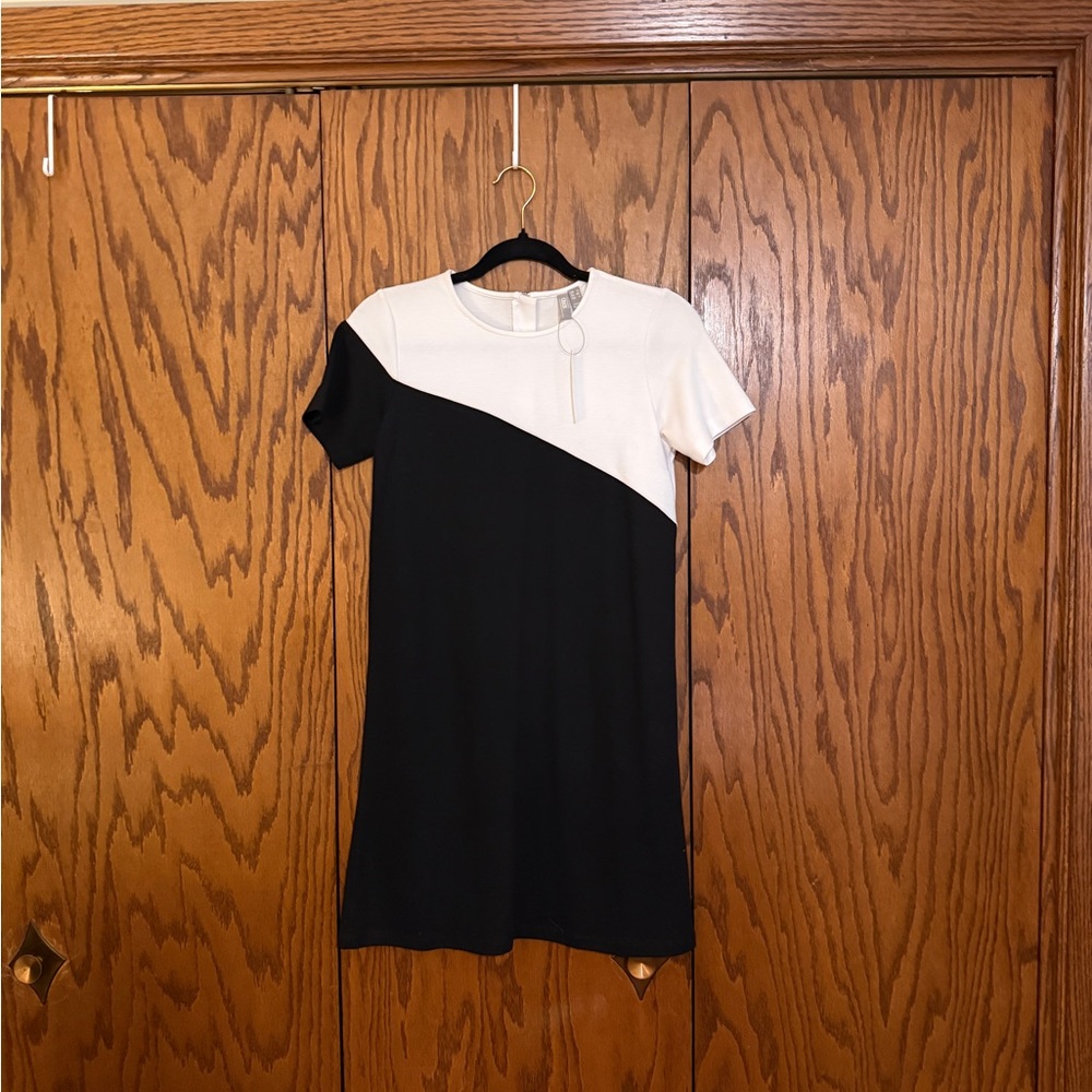 ASOS Colorblock Dress NWT Size 4 Black Cream Short Sleeve Minimalist
